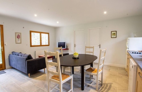 Saint-Pompont Cottage | Cozy wooden chalet with Wifi, shared pool, 1 km from St Pompont