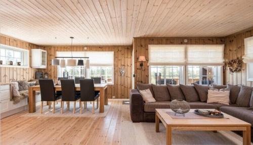 Amot House | Cozy year-round cabin with sauna at Furutangen