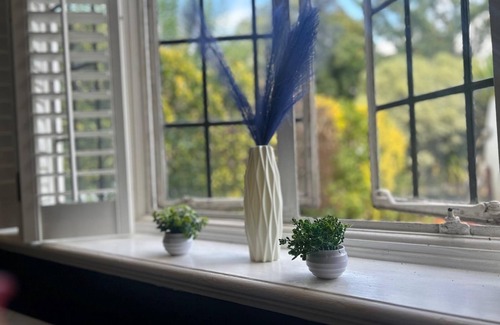 Grimsby Apartment | Cozy1-bedroom Apartment S WiFi n Parking