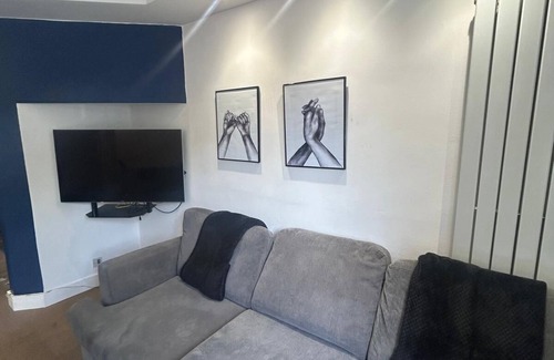 Grimsby Apartment | Cozy1-bedroom Apartment S WiFi n Parking