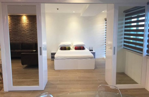 Valencia Apartment | Cozy60sqm 1BR balcony/prking/Wifi/Ntflix near Mall