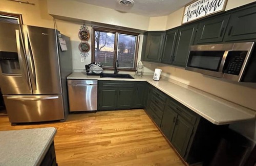 Goshen House | CozyHome-HotTub-Pool-WI-FI-KingBed-ArcadeGames-PoolTable