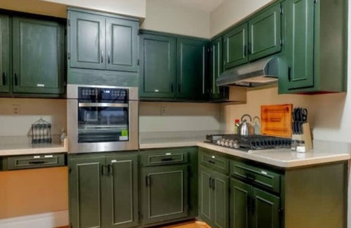 Goshen House | CozyHome-HotTub-Pool-WI-FI-KingBed-ArcadeGames-PoolTable