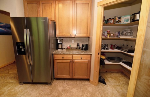 Welches House | CozyPines - Hot Tub, Pet-Friendly, WiFi, Fireplace