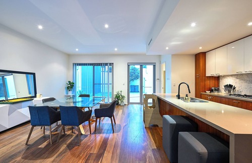 Subiaco House | Cozystays 3-bedroom house and only mins from cafes and perth cbd.