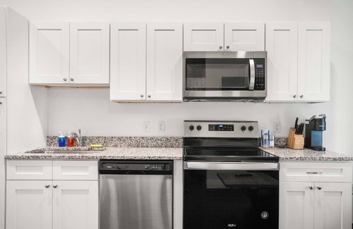 Cultural District Apartment | CozySuites Classy 1BR in Downtown Pitts #11