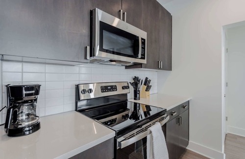 Central Business District Apartment | Cozysuites l Luxe 2BR in Downtown Cincinnati #2