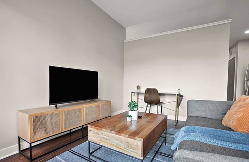 Downtown Minneapolis Apartment | CozySuites Marquee | pool, gym #02