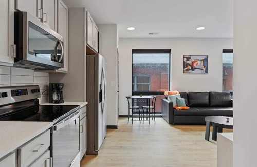 Lockerbie Square Apartment | CozySuites Mass w/parking, lounge & roof deck #18