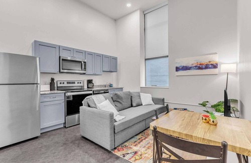 Cultural District Apartment | CozySuites Modern 1BR in Downtown Pitts #19