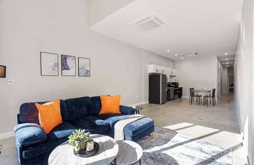 Downtown Cincinnati Apartment | CozySuites Modern 3BR | OTR District #17