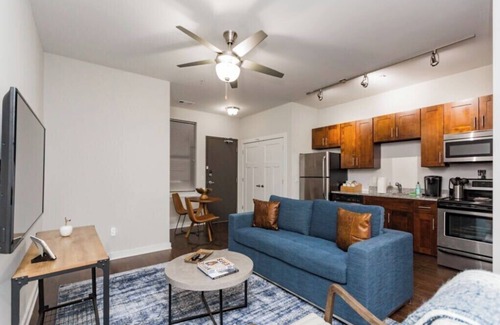 Hillsboro Village Apartment | CozySuites Music Row Spacious 1BR free parking 11