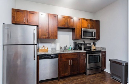 Hillsboro Village Apartment | CozySuites Music Row Spacious 1BR free parking 11