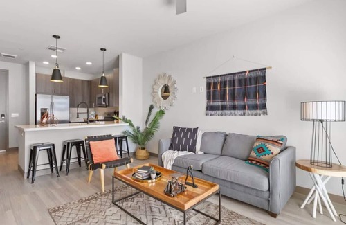 Downtown Phoenix Apartment | CozySuites PHX RORO Gym, Pool, Pets, Parking! #4