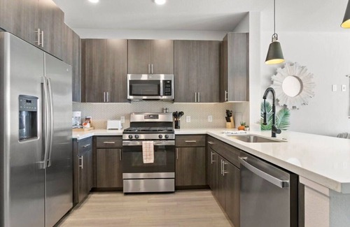 Downtown Phoenix Apartment | CozySuites PHX RORO Gym, Pool, Pets, Parking! #4