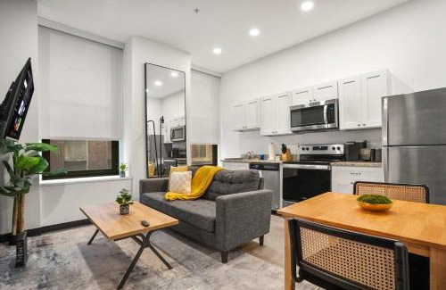 Cultural District Apartment | CozySuites Stunning 1BR in Downtown Pitts #9