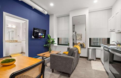 Cultural District Apartment | CozySuites Stunning 1BR in Downtown Pitts #9