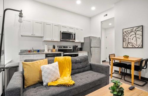 Cultural District Apartment | CozySuites Stunning 1BR in Downtown Pitts #9
