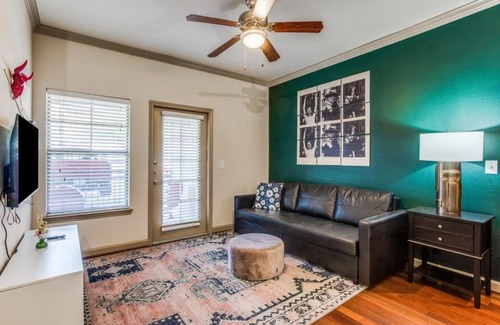 McNeil Apartment | CozySuites Stunning 1BR Condo in Mountain Resort