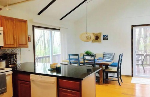 Lake Ariel Cabin | Cozyup@Catalan Caseta~Fall Foliage, Harvest Fest!