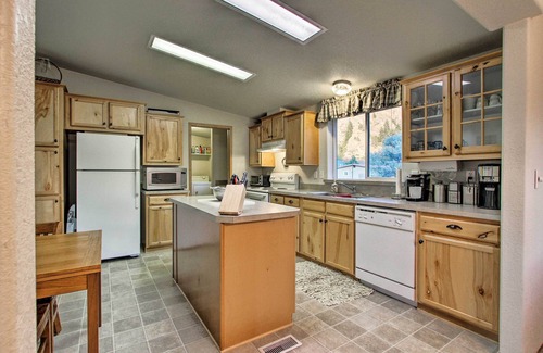 Cascade House | Craig Area Fly Fishing Hot Spot: Walk to River!