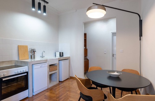 Kerameikos Apartment | Crane – Stylish Living in the Heart of Metaxourgeio