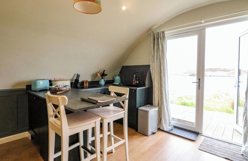 Isle of Luing Cottage | CREAGS, pet friendly, with a garden in Cullipool, Isle Of Luing