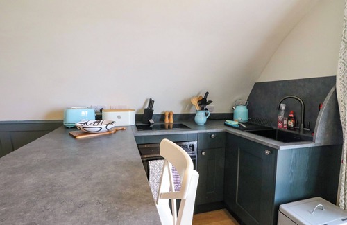 Isle of Luing Cottage | CREAGS, pet friendly, with a garden in Cullipool, Isle Of Luing