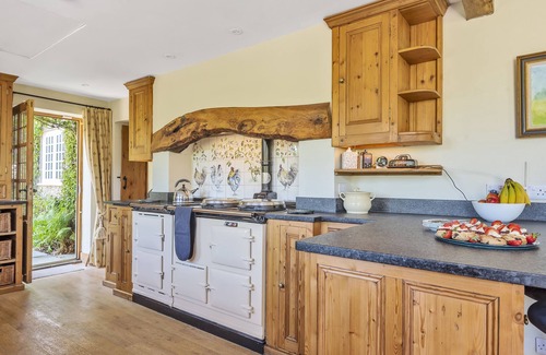 Cheselbourne Cottage | Creaky Cottage - a stylish detached cottage that sleeps up to 8 guests