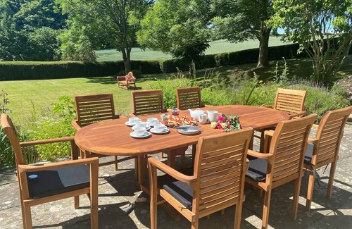 Cheselbourne Cottage | Creaky Cottage - a stylish detached cottage that sleeps up to 8 guests