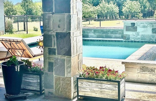 Waxahachie House | Create amazing memories in contemporary 2024 Lake Retreat with Pool & Hot Tub.