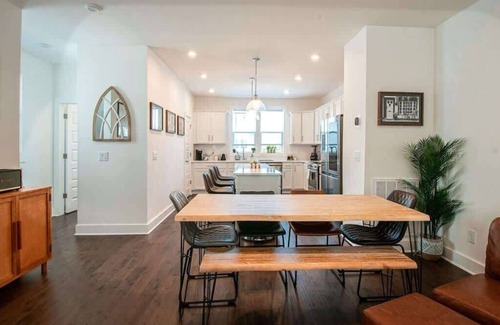 Nashville House | Creative Oasis – Rooftop & Near Broadway