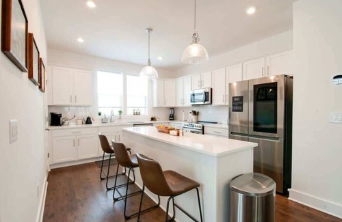 Nashville House | Creative Oasis – Rooftop & Near Broadway