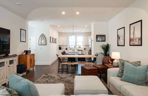 Nashville House | Creative Oasis – Rooftop & Near Broadway