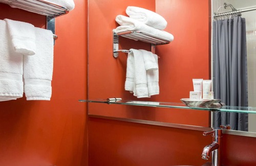 Downtown Seattle Hotel | Creative's Haven in Seattle Downtown - Near Museum of Pop Culture