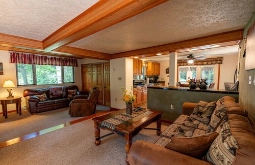 Confluence Cottage | Creek Haven · Stunning Creekside Cottage w/Hot Tub Minutes to Yough Lake, Ohiopyle