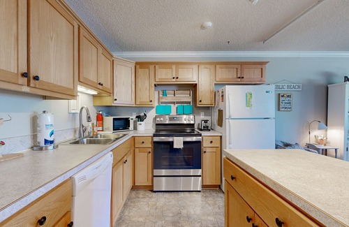 Neskowin Condo | Creekfront Condo w/Private Patio, Beach Access, Shared W/D, Gas Grill, and Views