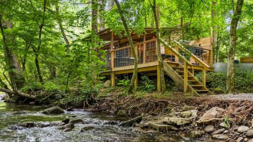 Rocky Grove House | Creekside - 7 Min to Park 20 Min to Gatlinburg