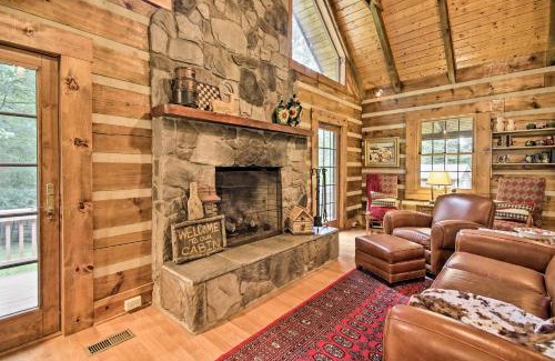 Berkeley Springs House | Creekside Berkeley Springs Cabin on 35 Acres!