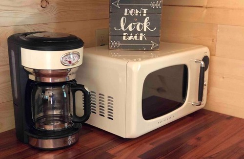 Fayetteville House | Creekside Cabin B Staycation on Horse Farm