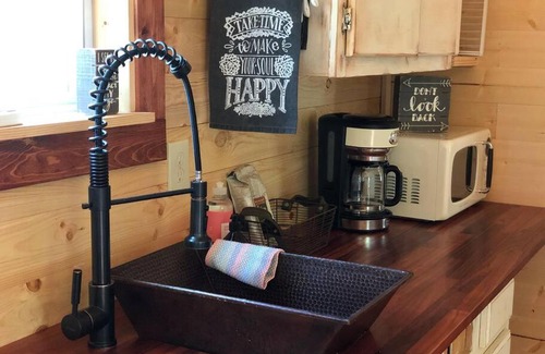 Fayetteville House | Creekside Cabin B Staycation on Horse Farm