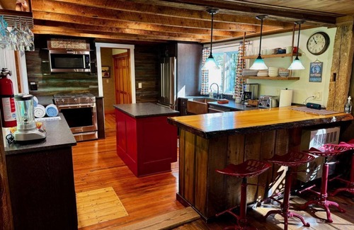 Rupert House | Creekside Camp. NO CLEANING FEE. Relax in the Hot Tub Creekside - Vermont Style