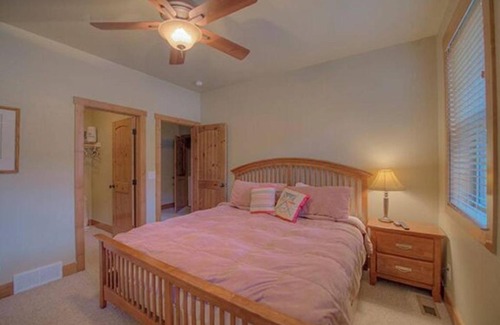 Vista Point Apartment | Creekside Home 202