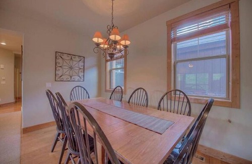 Vista Point Apartment | Creekside Home 202