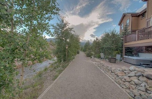 Vista Point Apartment | Creekside Home 202