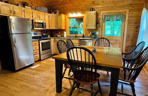 Robbinsville Cabin | Creekside Log Cabin, Ideal Family Vacation! Hot tub, Fire Pit, Tubing, Fishing