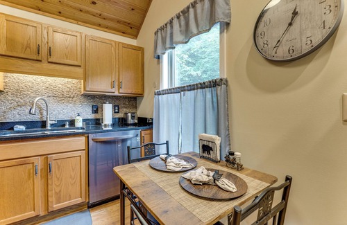 Marble Cabin | Creekside Smokies Cabin 8 Mi to Murphy