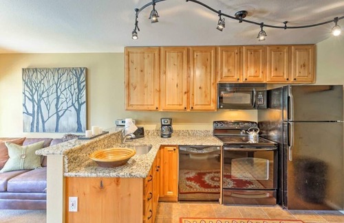 Four O'Clock Condo | Creekside/Walk to Town Dog Friendly 1BR!