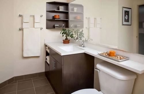 Ashley Oaks Hotel | Crescent Bend House & Gardens Tour! Pets Allowed! FREE Parking & Laundry!