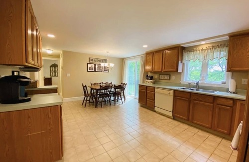 Conway House | Crescent Cape -Great location/Family Friendly/Dog Friendly/Private